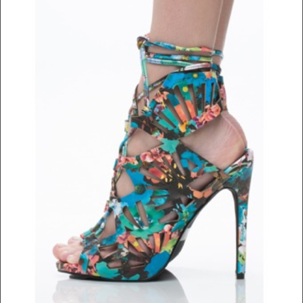 Privileged Size 6 Floral Heels